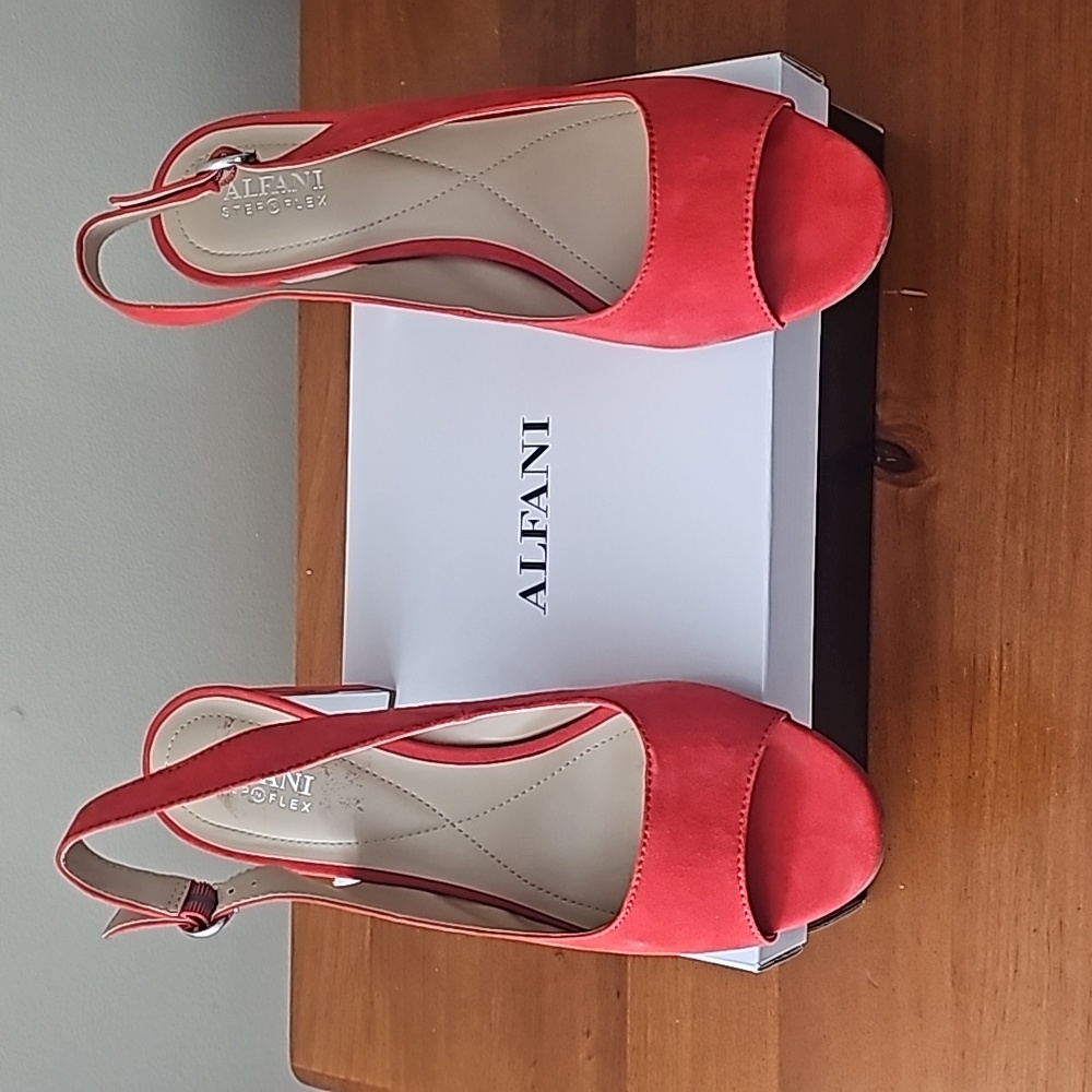 Shoes - Picture 2 of 8